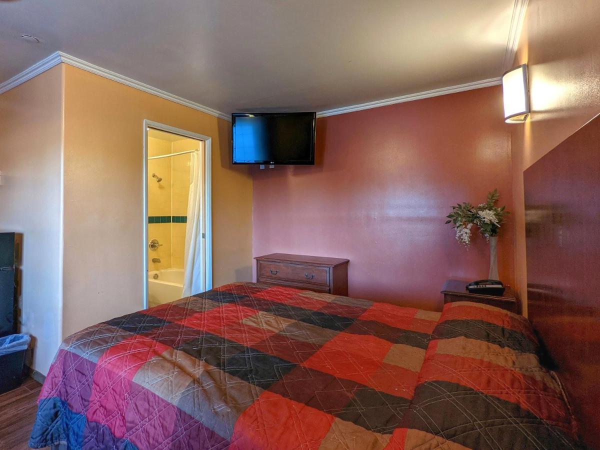 Americas Best Value Inn Oxnard-Port Hueneme Exterior foto